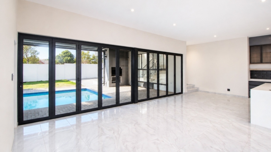 5 Bedroom Property for Sale in Meerhof North West